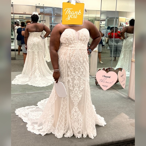 Ivory Weddings Dress - Picture 3 of 7